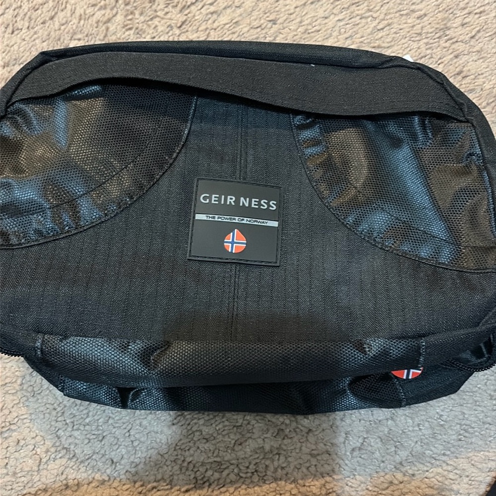 Geir ness  the power of Norway men’s black shaving bag new with tags